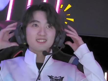 边后卫内收 边后卫内收